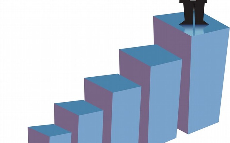 Businessmann på toppen av trapp - © www.colourbox.no Businessmann på toppen av trapp