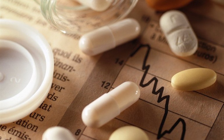 Piller som ligger på avis - © www.colourbox.no Piller som ligger på avis