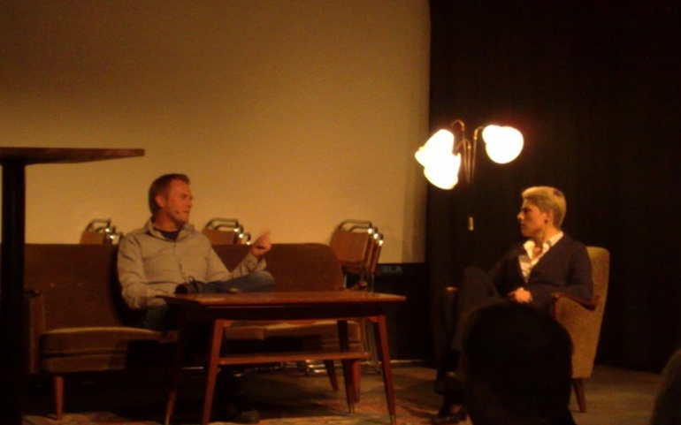 Talkshowet Nesten Helg - © Dagfinn Brørs/ NAPHA Anne-Lene Brattvåg intervjuer Odd Kenneth Hillesund under talkshowet Nesten Helg i Kristiansand 2011